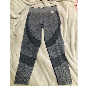 PINK SEAMLESS WORKOUT TIGHTS